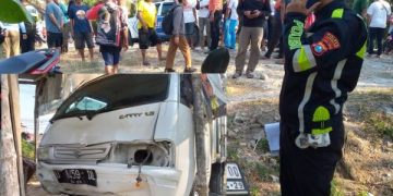 Tabrak Polisi dan Lukai 4 Pelajar di Jombang, Sopir Mobil Boks Diduga Ngantuk. (foto/Bacaini)
