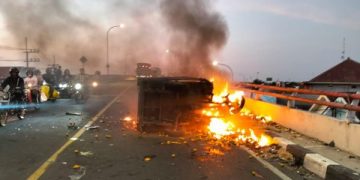 3 Kendaraan Bertumbukan di Jembatan Ploso, 1 Tewas. (foto/Bacaini)