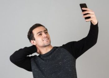 Tips Foto Cakep di Medsos Tanpa Pose Dua Jempol, Karena Itu Sudah Kuno