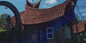 Healing di Gua Maria Pohsarang Kediri, Ini Alasannya. (foto/Bacaini)