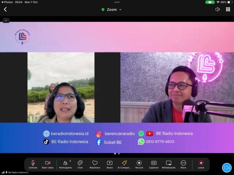 Pj Wali Kota Kediri Zanariah Bagikan Program Selimut Hati. Foto : Dok. Pemkot Kediri