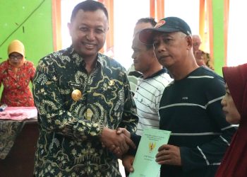 Serahkan Ratusan Sertifikat PTSL, Wujud Pemkab Kediri Percepat Legalitas Hak Aset Milik Warga. Foto : Dok. Pemkab Kediri