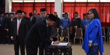 Pj Wali Kota Kediri Lantik dan Ambil Sumpah 19 Pejabat Administrator dan 17 Pejabat Pengawas