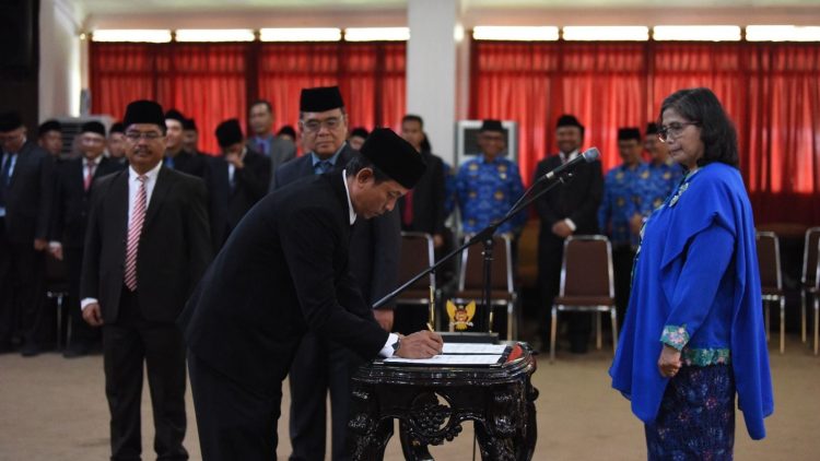 Pj Wali Kota Kediri Lantik dan Ambil Sumpah 19 Pejabat Administrator dan 17 Pejabat Pengawas