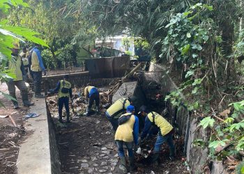 Antisipasi Banjir di Beberapa Titik, DPUPR Kota Kediri Turun Tangan Lakukan Aksi Pembersihan Saluran Air. Foto : Dok. Pemkot Kediri