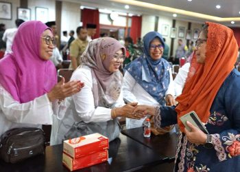 Pj Wali Kota Kediri Beri Arahan Pada Rapat Netralitas Aparatur Negara Dalam Pemilu 2024. Foto : Dok. Pemkot Kediri