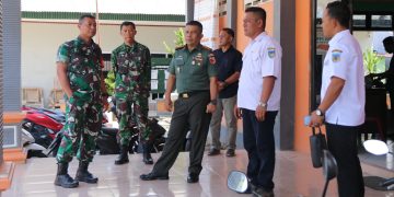 Dansatgas TMMD 122 Kodim 0809/Kediri Sambut dan Dampingi Danrem 082/CPYJ Tinjau Kesiapan Penutupan