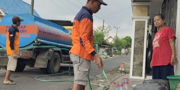 Ratusan Warga Kediri Kekurangan Air Bersih Akibat Kebakaran Hutan