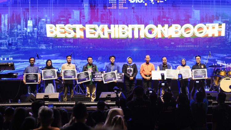 Tutup Jatim DigiFest 2024, Diskominfo Kota Kediri Bawa Pulang Gelar Booth Terbaik