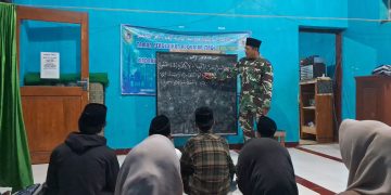 Pengabdian Untuk Rakyat, Personil Satgas TMMD 122 Jadi Guru Ngaji di Madrasah Diniyah