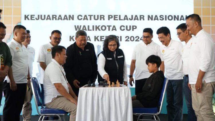 Pj Wali Kota Kediri Buka Kejuaraan Nasional Catur Pelajar Wali Kota Cup