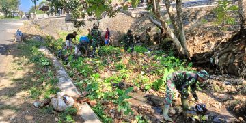 TMMD ke 122 Segera Berakhir, Anggota Satgas bersama Warga Kerja Bakti