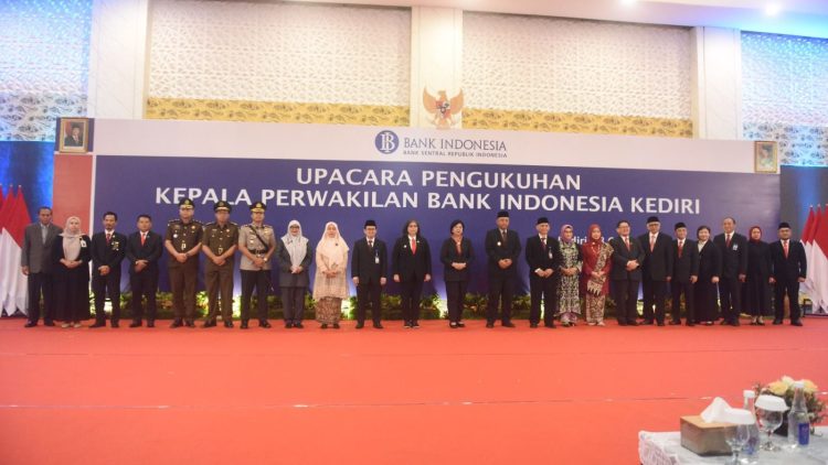 Pj Wali Kota Kediri Ikuti Upacara Pengukuhan Kepala Kantor Perwakilan Bank Indonesia Kediri
