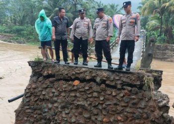 Hujan Deras di Trenggalek Putuskan Jembatan Penghubung 2 Dusun