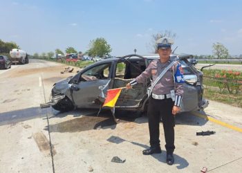 Pikap Pecah Ban di Tol Jomo KM 794 Hantam Mobilio, 5 Terluka