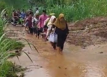 Pipa PDAM di Trenggalek Bocor Akibatkan Tanah Longsor