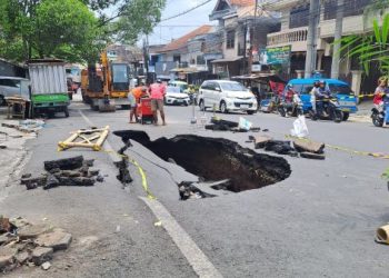 Heboh Lubang Misterius di Jalan Raya Kota Malang, Pertanda Apa?