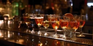 Beda Liquor dan Liqueur yang Kerap Disalahpahami Penikmatnya. (foto ilustrasi/freepik)