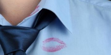 Tips Praktis Bersihkan Noda Makeup Pada Pakaian. (foto ilustrasi/freepik)