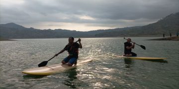 Serunya Bermain Paddling di Waduk Wonorejo Tulungagung, Awas Kecanduan!. (foto/Bacaini)