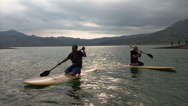 Serunya Bermain Paddling di Waduk Wonorejo Tulungagung, Awas Kecanduan!. (foto/Bacaini)