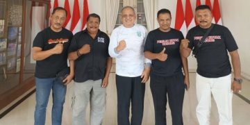 Heboh Foto Pjs Bupati Ponorogo Diduga Dukung Relawan Kotak Kosong Trenggalek. (foto/Bacaini)