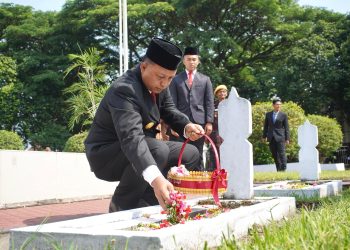 Gelar Ziarah dan Tabur Bunga, Pemkab Kediri Ajak Warga Teladani Sikap Kepahlawanan. Foto : Dok. Pemkab Kediri