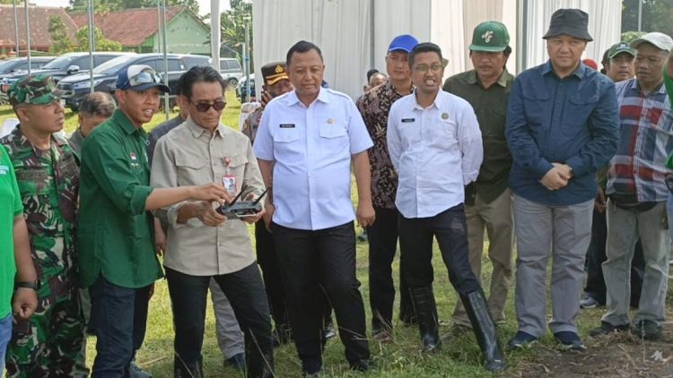 Pjs Bupati Kediri Canangkan Percepatan Tanaman Padi di Purwoasri. Foto : Dok. Pemkab Kediri