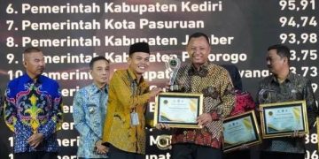 Pemkab Kediri Terima Penghargaan Terbaik Keterbukaan Informasi Publik