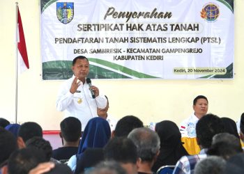 Bagikan PTSL di Dua Desa, Pemkab Kediri Sampaikan Tiga Pesan. Foto : Dok. Pemkab Kediri