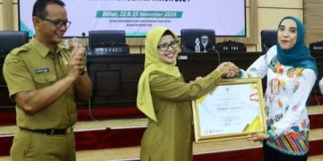 Lewat SIPADES 3.0, Bupati Blitar Mak Rini Genjot Pengelolaan Aset Desa. (foto/ist)