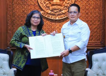 Zanariah Terima SK Perpanjangan Masa Jabatan Pj Wali Kota Kediri. Foto : Dok. Pemkot Kediri