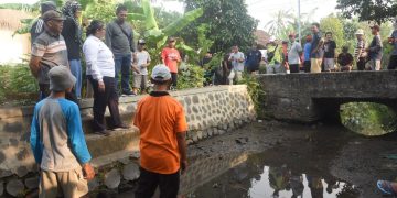 Antisipasi Bencana di Musim Penghujan, Pj Wali Kota Kediri Tinjau Kerja Bakti di Kelurahan