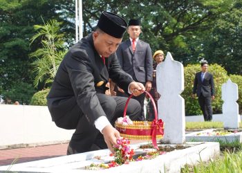 Gelar Ziarah dan Tabur Bunga, Pemkab Kediri Ajak Warga Teladani Sikap Kepahlawanan. Foto : Dok. Pemkab Kediri
