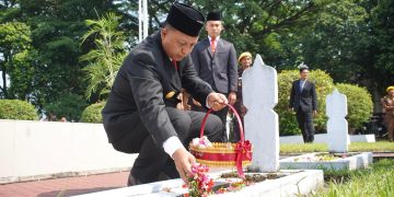 Gelar Ziarah dan Tabur Bunga, Pemkab Kediri Ajak Warga Teladani Sikap Kepahlawanan