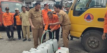 Kesulitan Air Bersih Akibat Saluran Air Terdampak Karhutla, Pemkab Kediri Bersama BPBD Jatim Droping Air Bersih