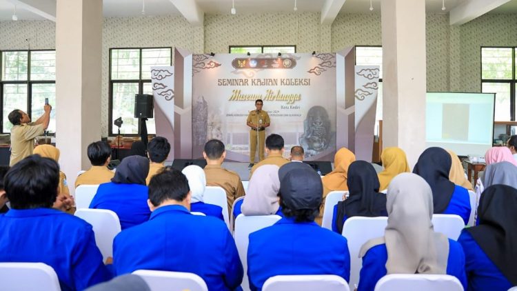 Disbudparpora Kenalkan Sejarah Pada Generasi Muda Melalui Seminar Kajian Koleksi Museum Airlangga