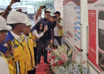 Menteri Pekerjaan Umum Tinjau Pembangunan Akses Tol Bandara Kediri. Foto : Bacaini.ID