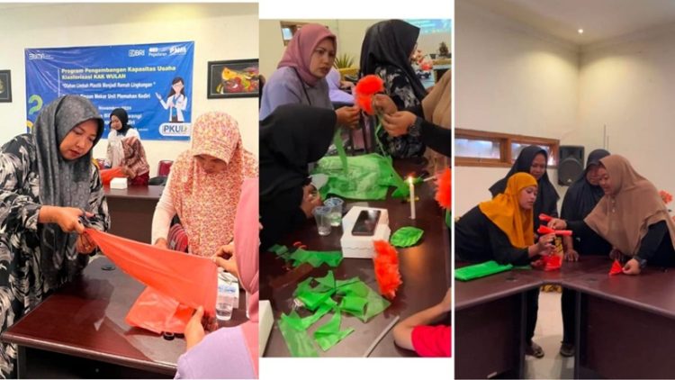 PNM Kediri Latih Nasabah Membuat Kerajinan dari Sampah Plastik