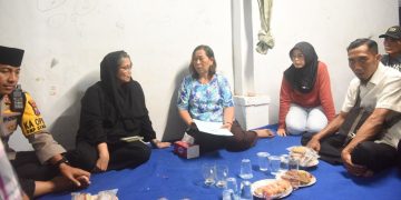 Pj Wali Kota Kediri Kunjungi Rumah Duka Linmas Tosaren. Foto : Dok. Pemkot Kediri