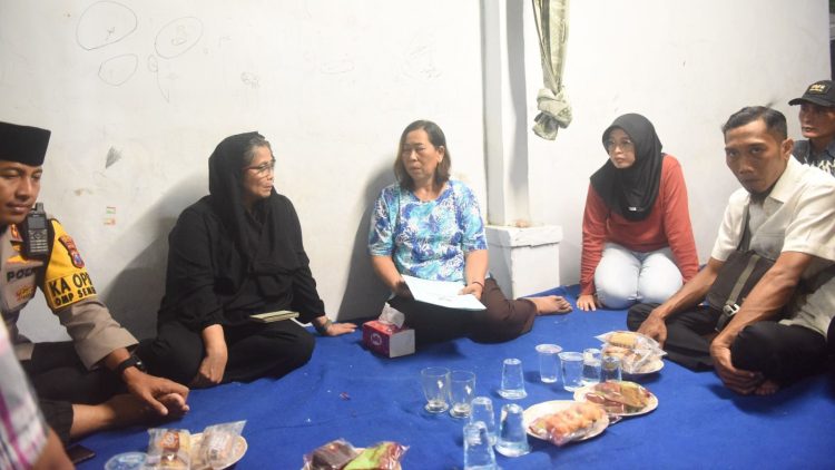 Pj Wali Kota Kediri Kunjungi Rumah Duka Linmas Tosaren