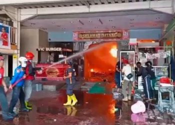 Kebakaran Swalayan KDS Situbondo Sulit Padam Gegara Damkar Rusak