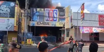 Api Ludeskan Swalayan KDS Situbondo, Ini Kronologisnya (foto/Bacaini)