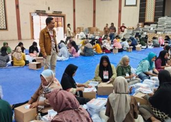 Target Lipat Surat Suara Tuntas 3 Hari, KPU Situbondo Kerahkan Ratusan Ibu-ibu