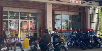 Todong Kasir Alfamart, 4 Perampok di Jombang Gasak Uang Rp 62 Juta. (foto/Bacaini)