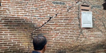 Puluhan Rumah Warga Trenggalek Tiba-tiba Rusak, Ini Penyebabnya. (foto/Bacaini)