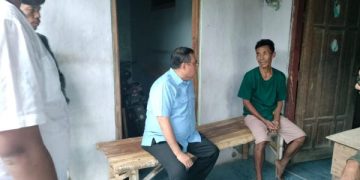 Anggota DPR RI Tiba-tiba Datangi Rumah Rosita di Jombang, Ada Apa?. (foto/Bacaini)