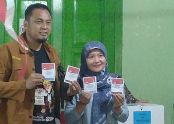 Pilkada Serentak Ketua KPU Kabupaten Kediri Nyoblos di TPS 001 Tugurejo