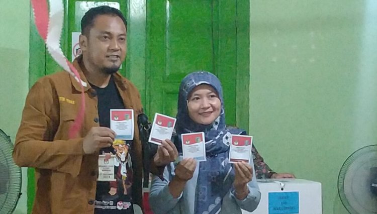 Pilkada Serentak Ketua KPU Kabupaten Kediri Nyoblos di TPS 001 Tugurejo