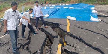 JLS Malang-Blitar Ambrol Usai Digerus Hujan Deras. (foto: BPBD Kabupaten Malang)